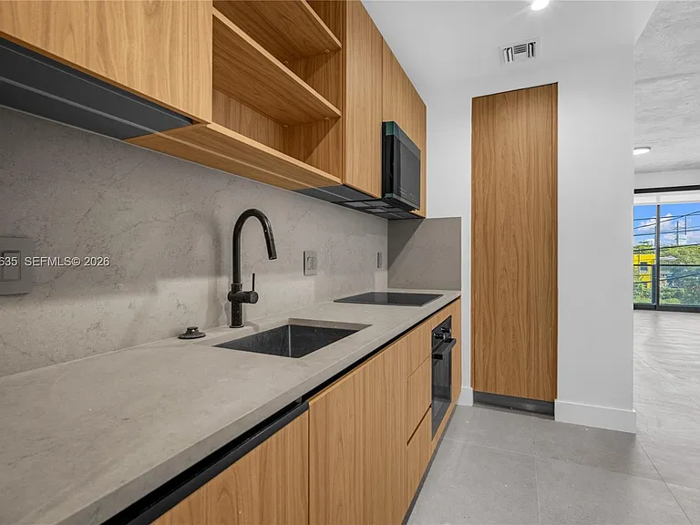 91 NW 27th St #101 — Photo 13