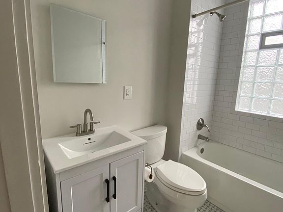 3rd image of 3111 Linwood Ave Floor 2