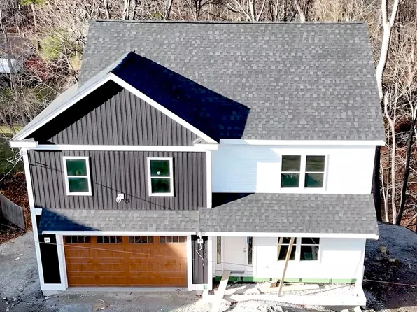 3 Crest Ave, Worcester, MA 01607