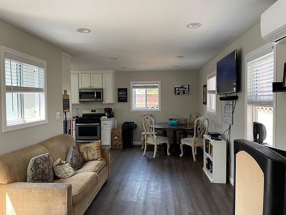 3rd image of 11091 Violet Dr #A