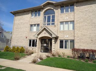 5258 W 79th St APT C2, Burbank, IL