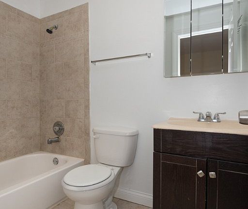 4th image of 635 W Barry Ave #635309