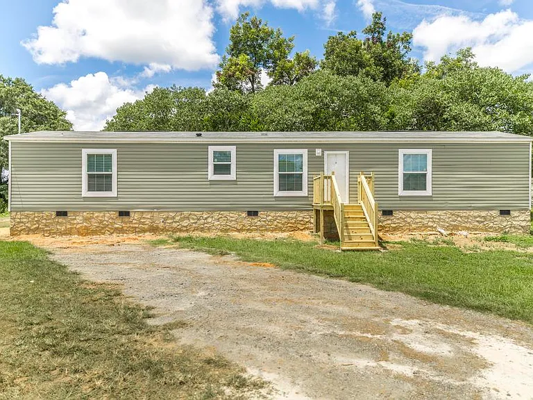 1635 Pine St — Photo 1