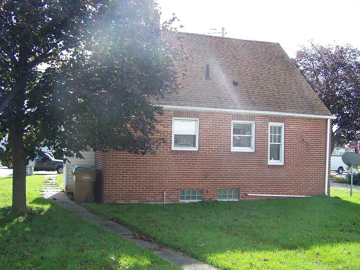 2 bed, 1100 sqft, $1,550 — Photo 2