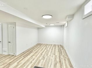 4695 Apple Blossom Cir #2, Mississauga, ON L5V 3C7