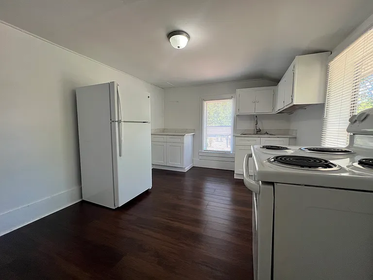 621 W Jones Ave #A — Photo 8