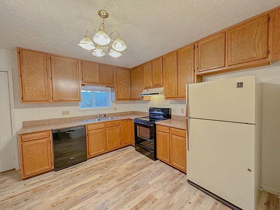 4th image of 21 Shanna Dr APT 8