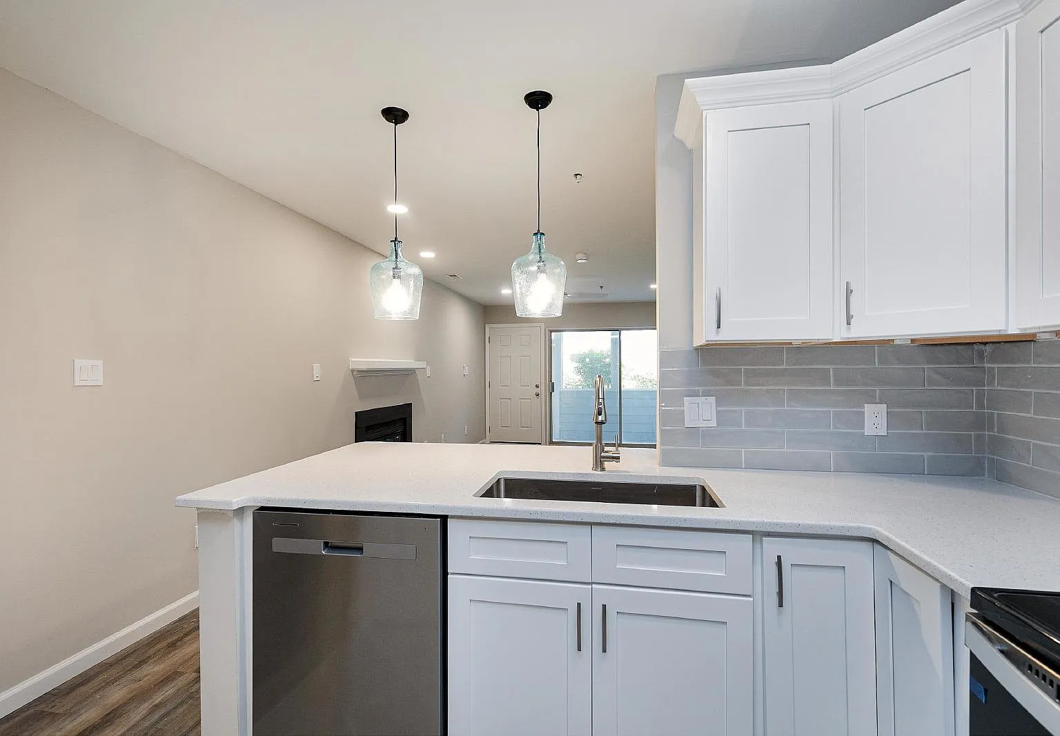2 bed, 2.0 bath, 1090 sqft, $1,400 — Photo 4
