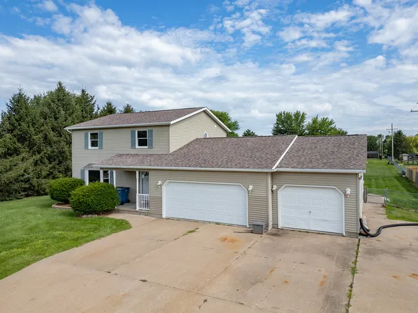 2316 9th St, Camanche, IA 52730