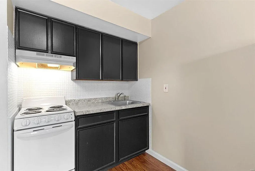 1255 Cunningham Ave — Photo 3