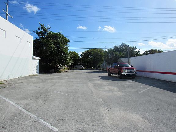 5th image of 1114 N Dixie Hwy