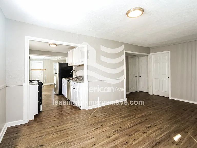 1594826_003_living_room_14105008.jpg
