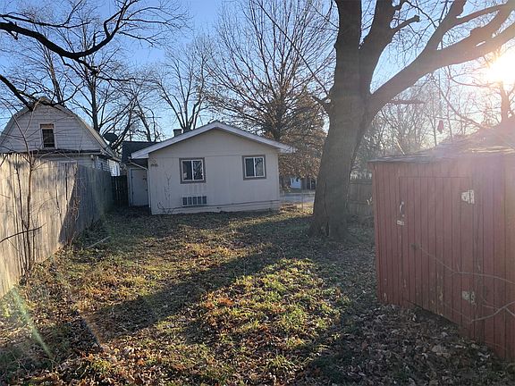 2nd image of 1007 W Macqueen Ave