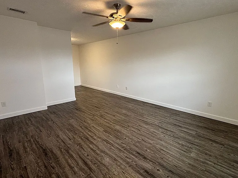 1629 N James Ave — Photo 6