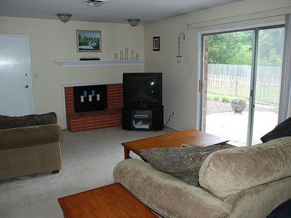 5th image of 1100 Pheasant Run Dr