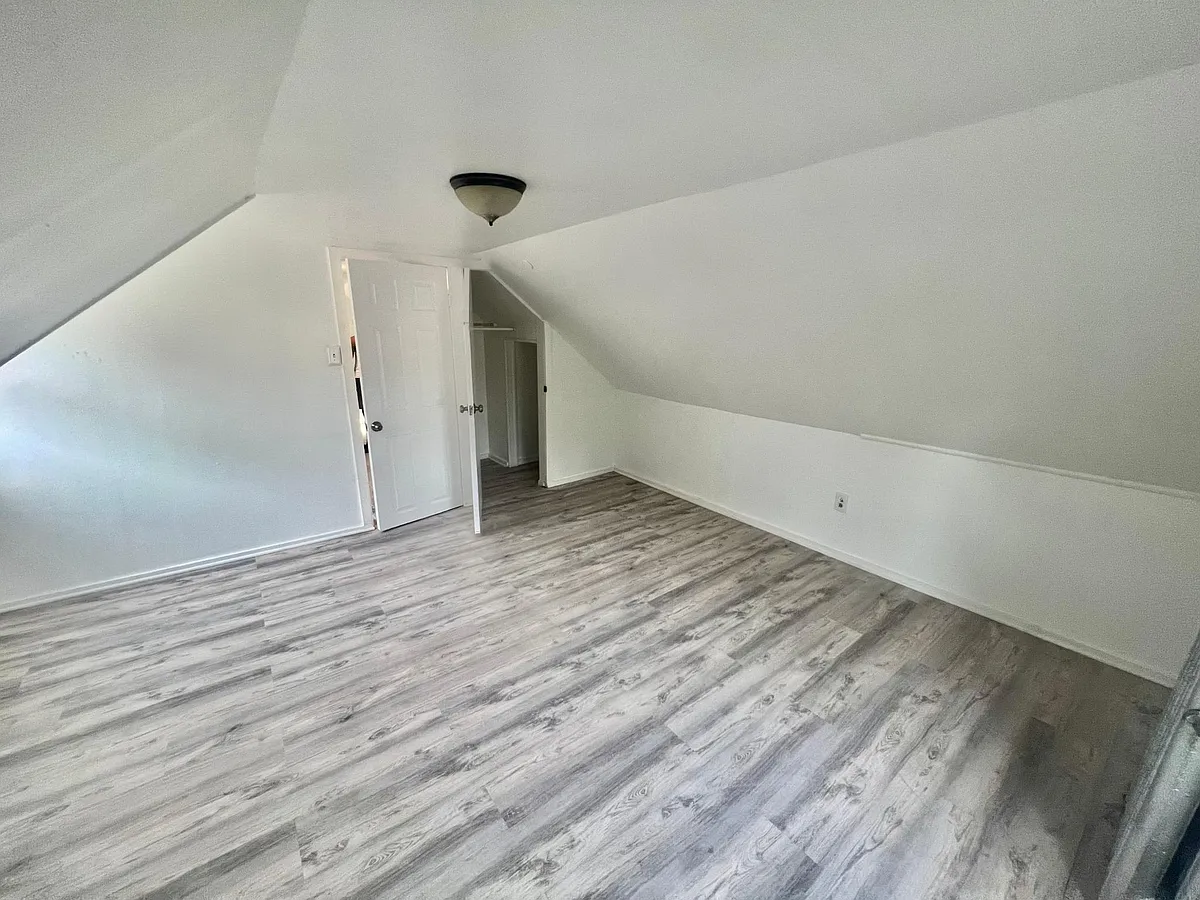 Building Photo - 386 Summer Ave #3