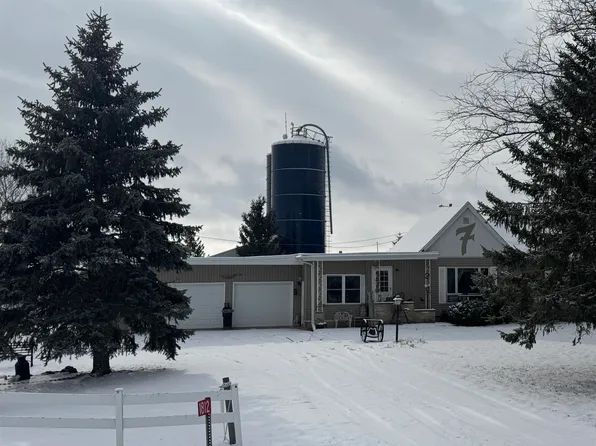1812 Timber Ave, Charles City, IA 50616