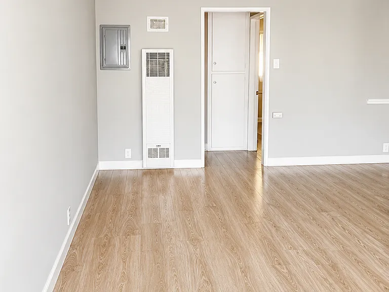 1847 N Kingsley — Photo 7