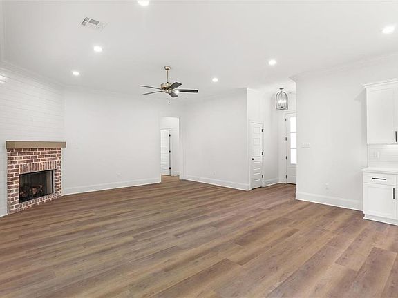 5th image of 308 Saint Anthony St