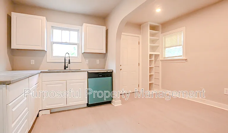 2201 Glen Ellyn St — Photo 11