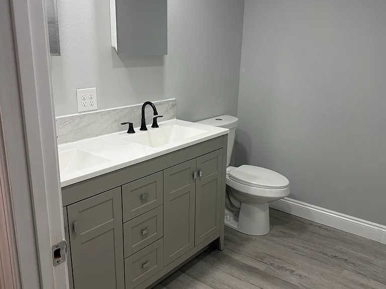 622 Ayer St — Photo 14