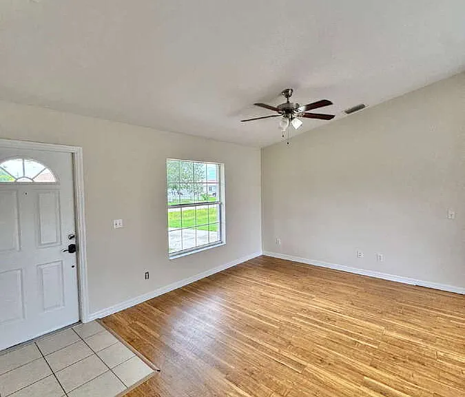 4421 25th St SW — Photo 3