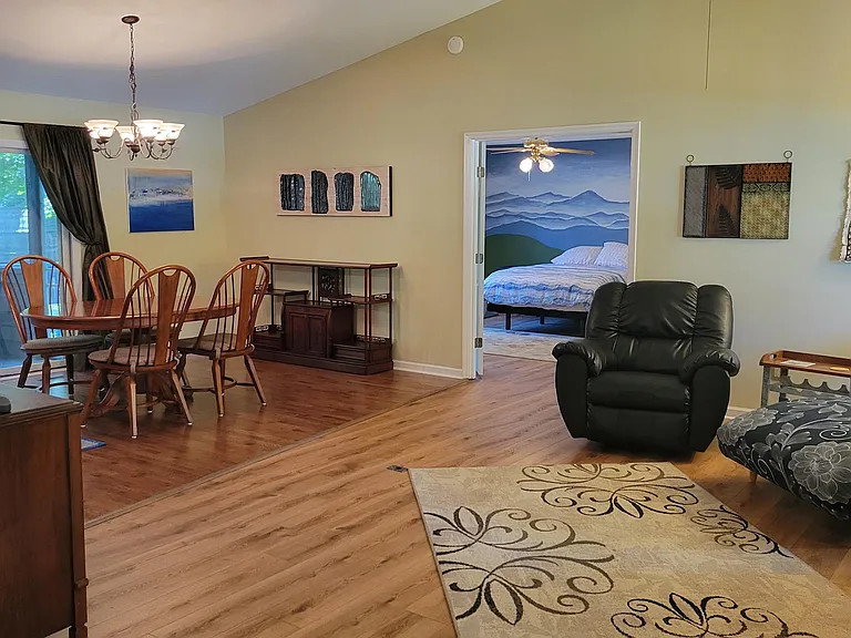 111 Gilford Ter — Photo 10