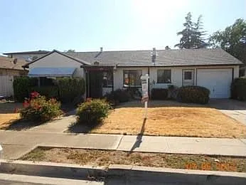 577 Jensen St photo 1