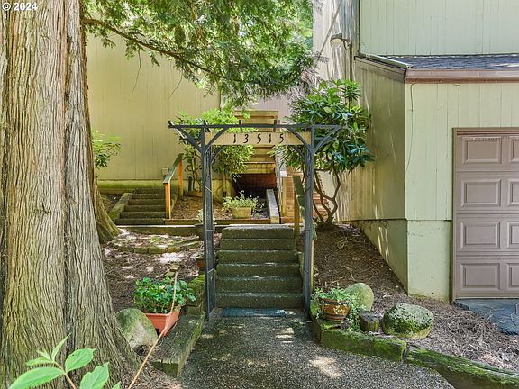 3rd image of 13515 NE Regents Dr