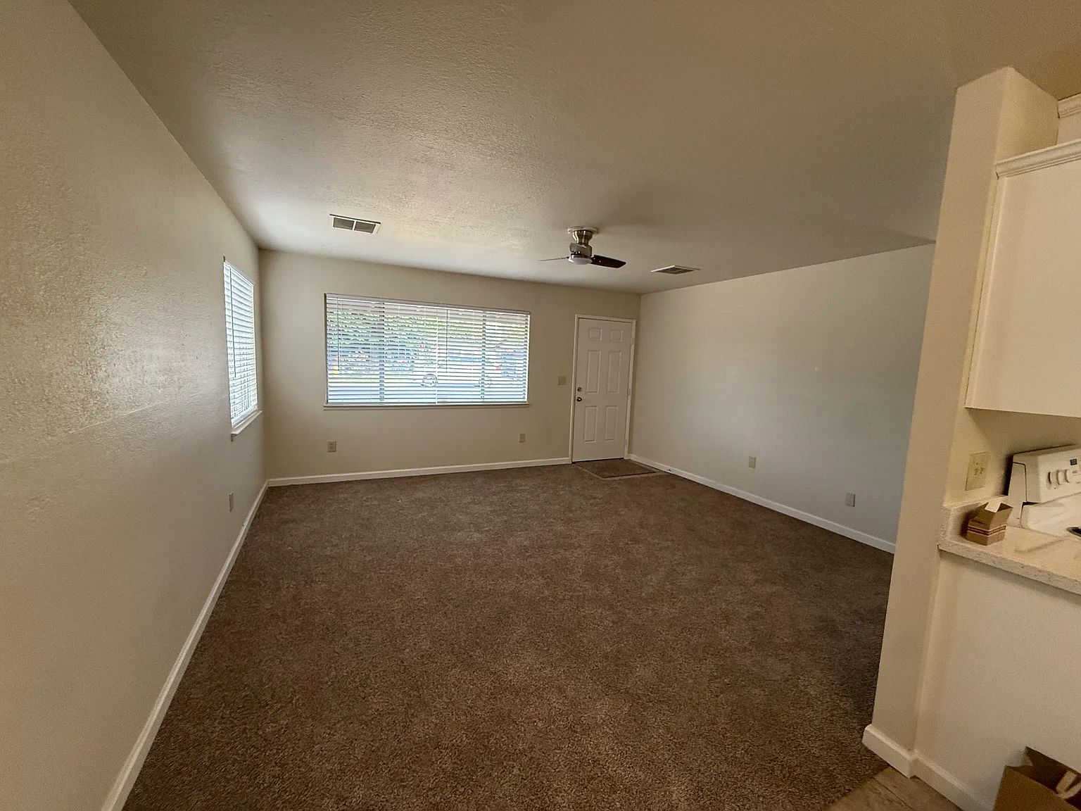 3 bed, 1008 sqft, $2,350 — Photo 3