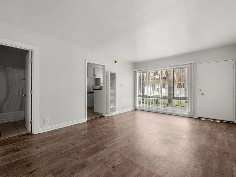 4050 Stevely Ave — Photo 18