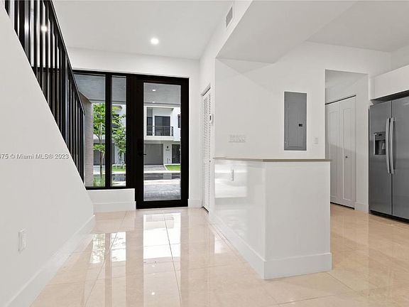 4th image of 4120 Oak Pl