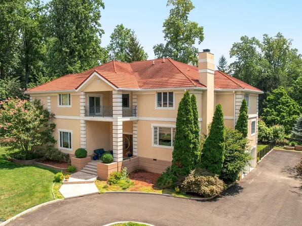 1427 Byberry Rd, Huntingdon Valley, PA 19006