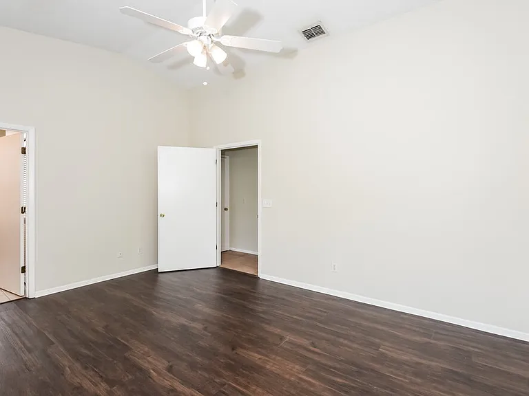 2640 Rolling Broak Dr — Photo 10