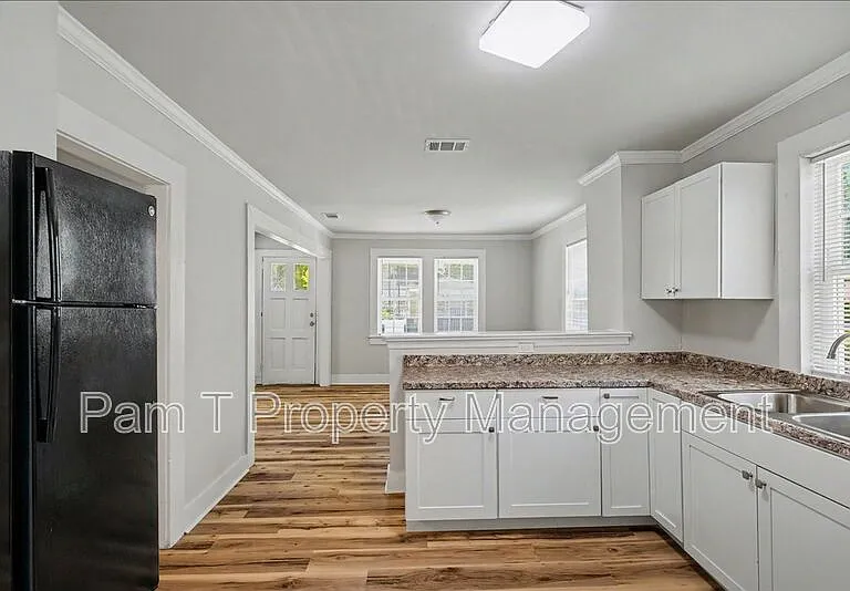 628 W 48th St — Photo 5