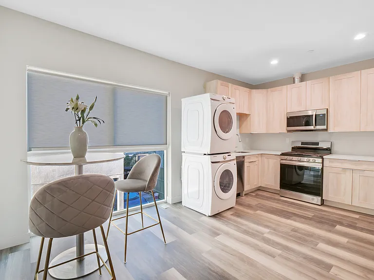 1280 W 37th Pl #B2B3 — Photo 7