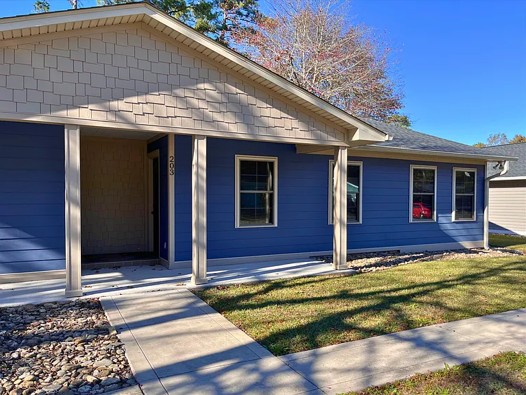 203 Fox Ln — Photo 1