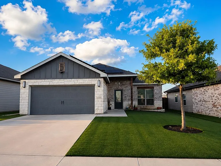 1614 Black Kettle Trl — Photo 1