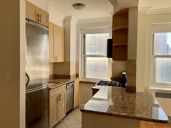 4th image of 20 Park Ave APT 15D