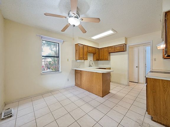 4th image of 515 Clements Ave