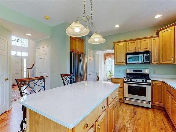 5th image of 120 Chadwick Dr