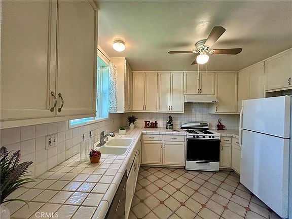 3rd image of 240 Pamela Rd