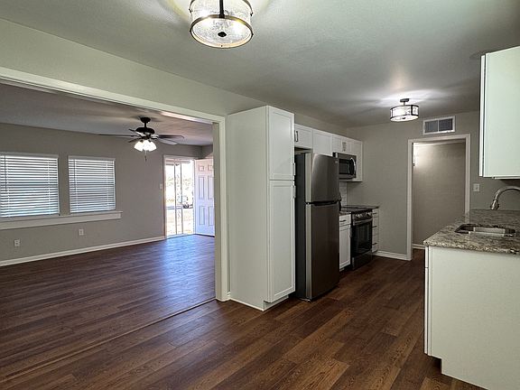 3rd image of 2507 Crown Ave