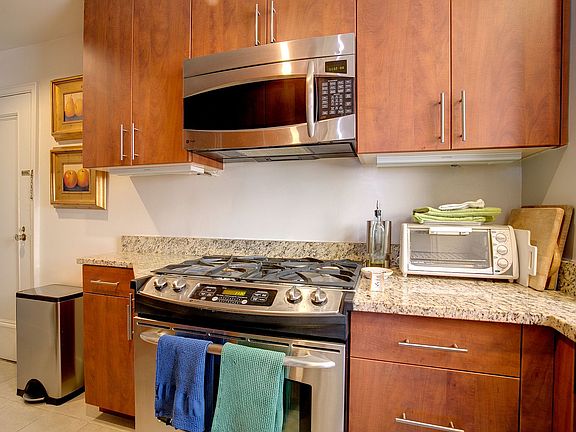 5th image of 15 Park Ave APT 9D