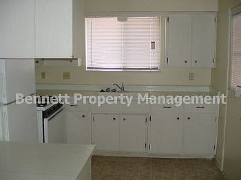 3rd image of 1230 E Jarvis Ave