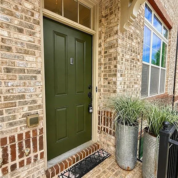 1207 Lavista Cir — Photo 3