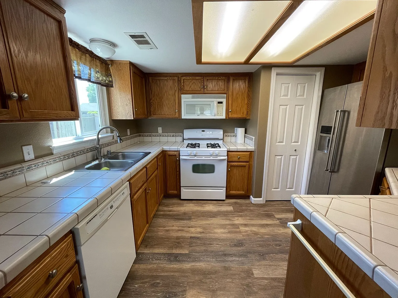 1295 Southpointe Dr — Photo 4