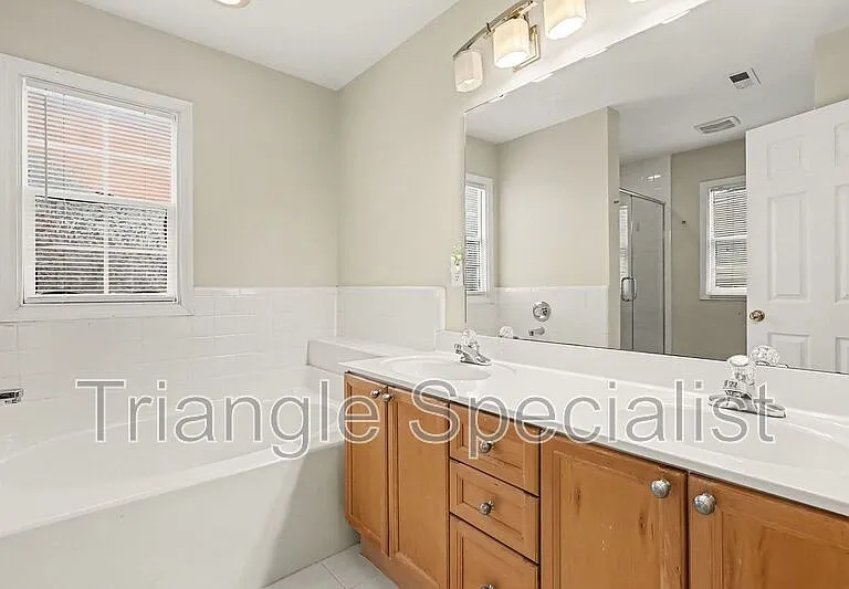 7648 Astoria Pl — Photo 10