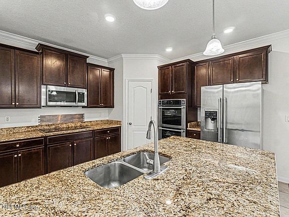 5th image of 16053 WILLOW BLUFF Court