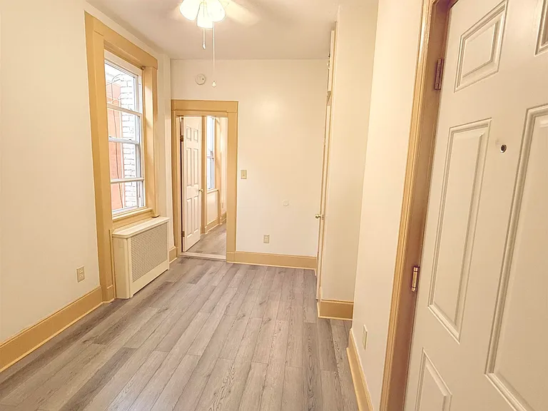 409 26th St #4 — Photo 10
